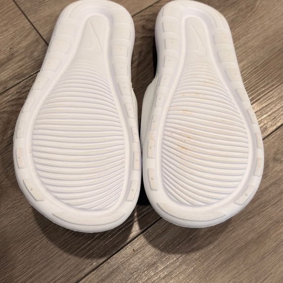 Nike White and Black Slide Men Sandals 11 - Picture 8 of 10